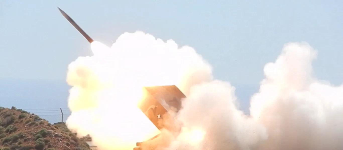 Το πυροβολικό έκανε το Πεδίο Βολής Κρήτης να «τρέμει» - Μαζικά πυρά ρουκετών και βλημάτων (βίντεο)